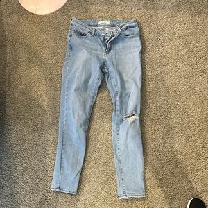 Levi’s Women’s 711 Skinny Ankle light blue distressed jeans size 26